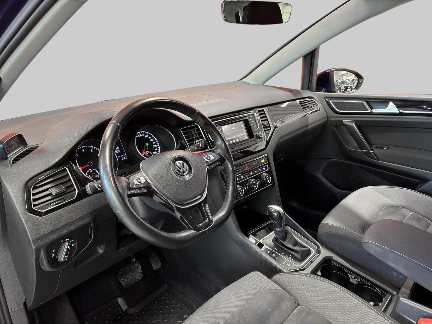 VOLKSWAGEN Golf Sportsvan 2017