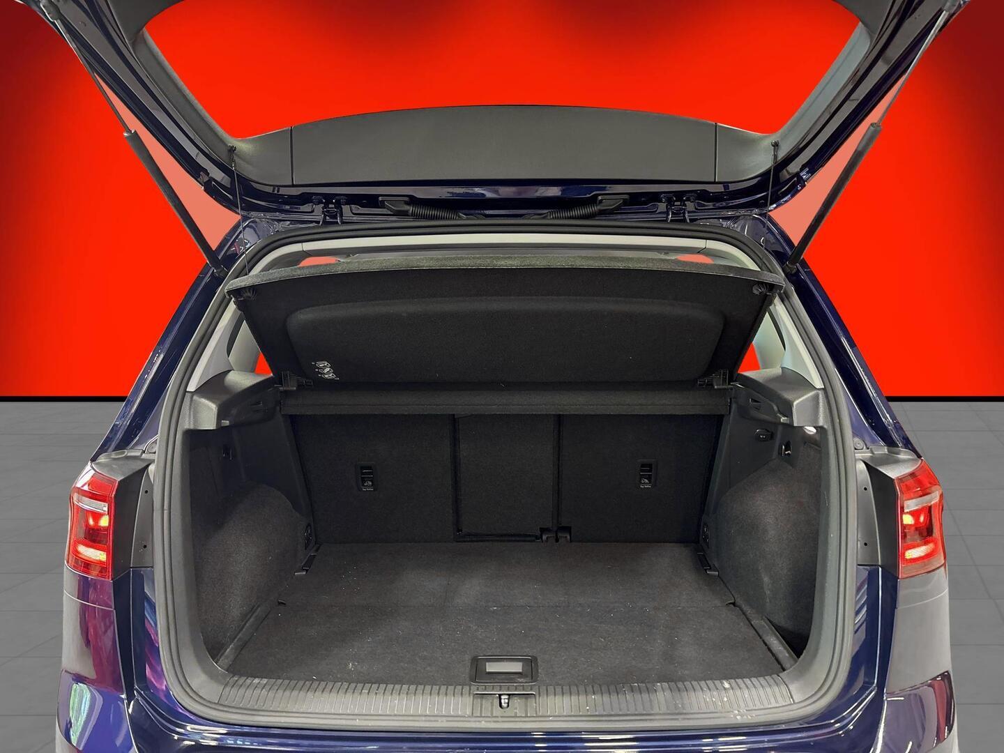 VOLKSWAGEN Golf Sportsvan 2017