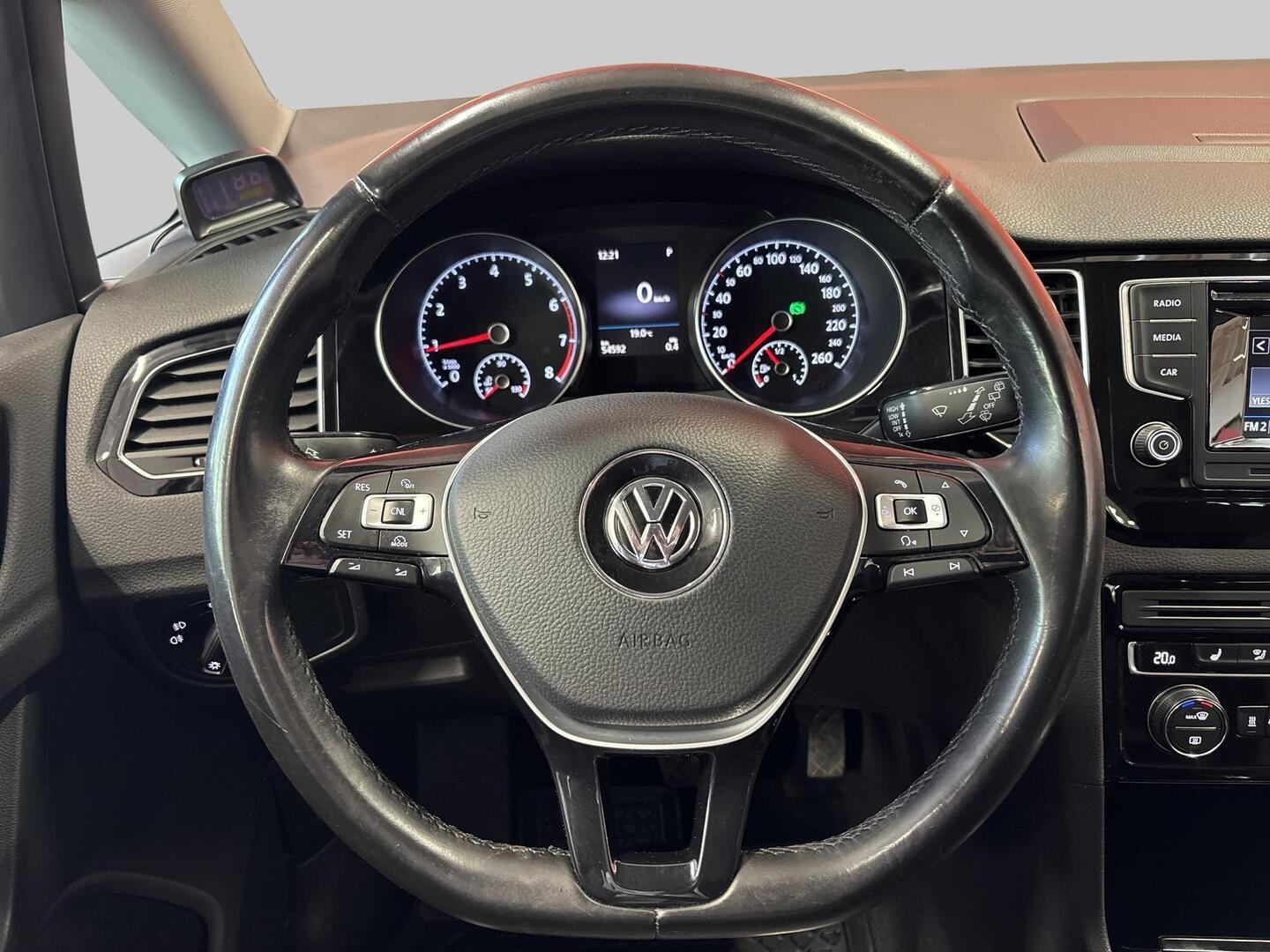 VOLKSWAGEN Golf Sportsvan 2017
