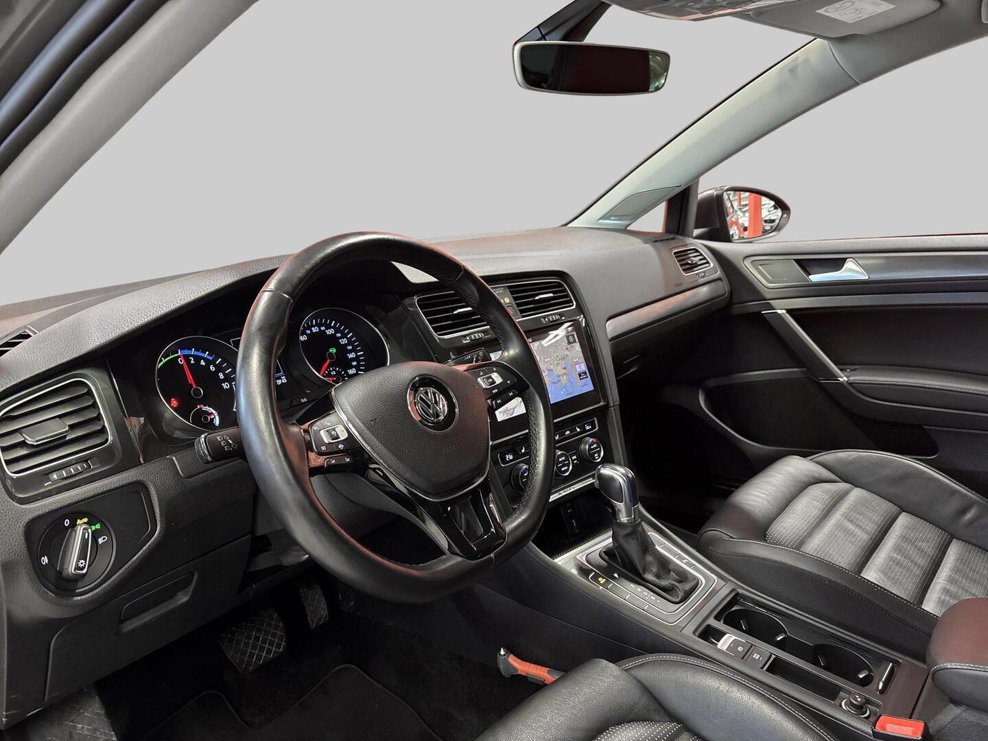 VOLKSWAGEN Golf 2018