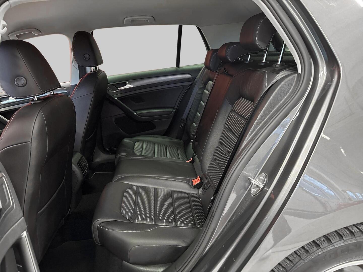 VOLKSWAGEN Golf 2018