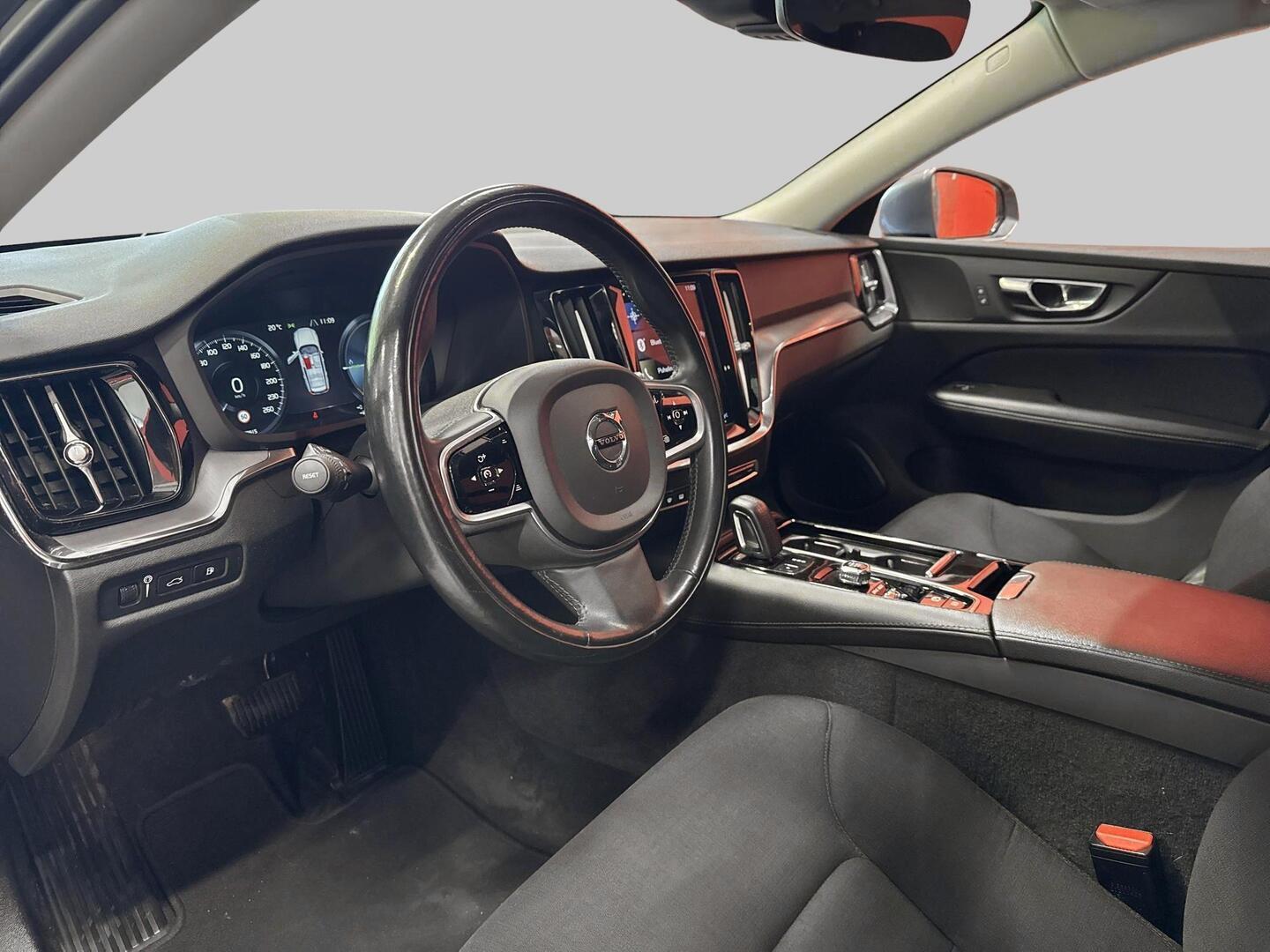 VOLVO V60 2020