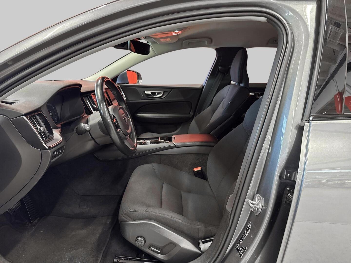 VOLVO V60 2020
