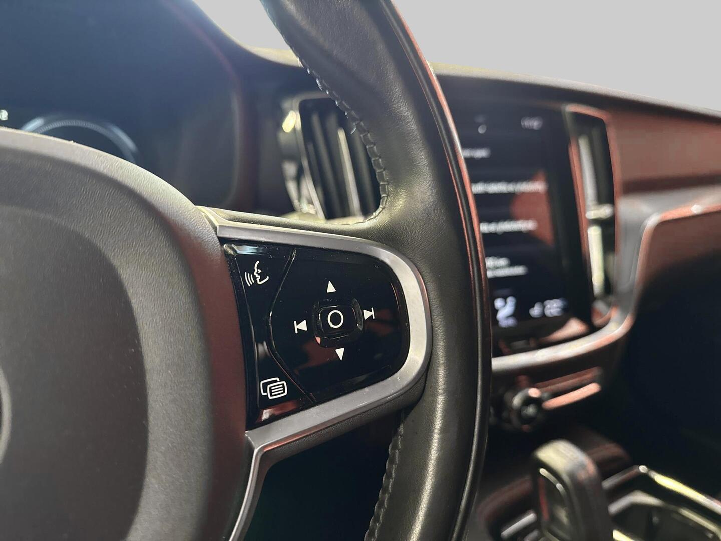 VOLVO V60 2020