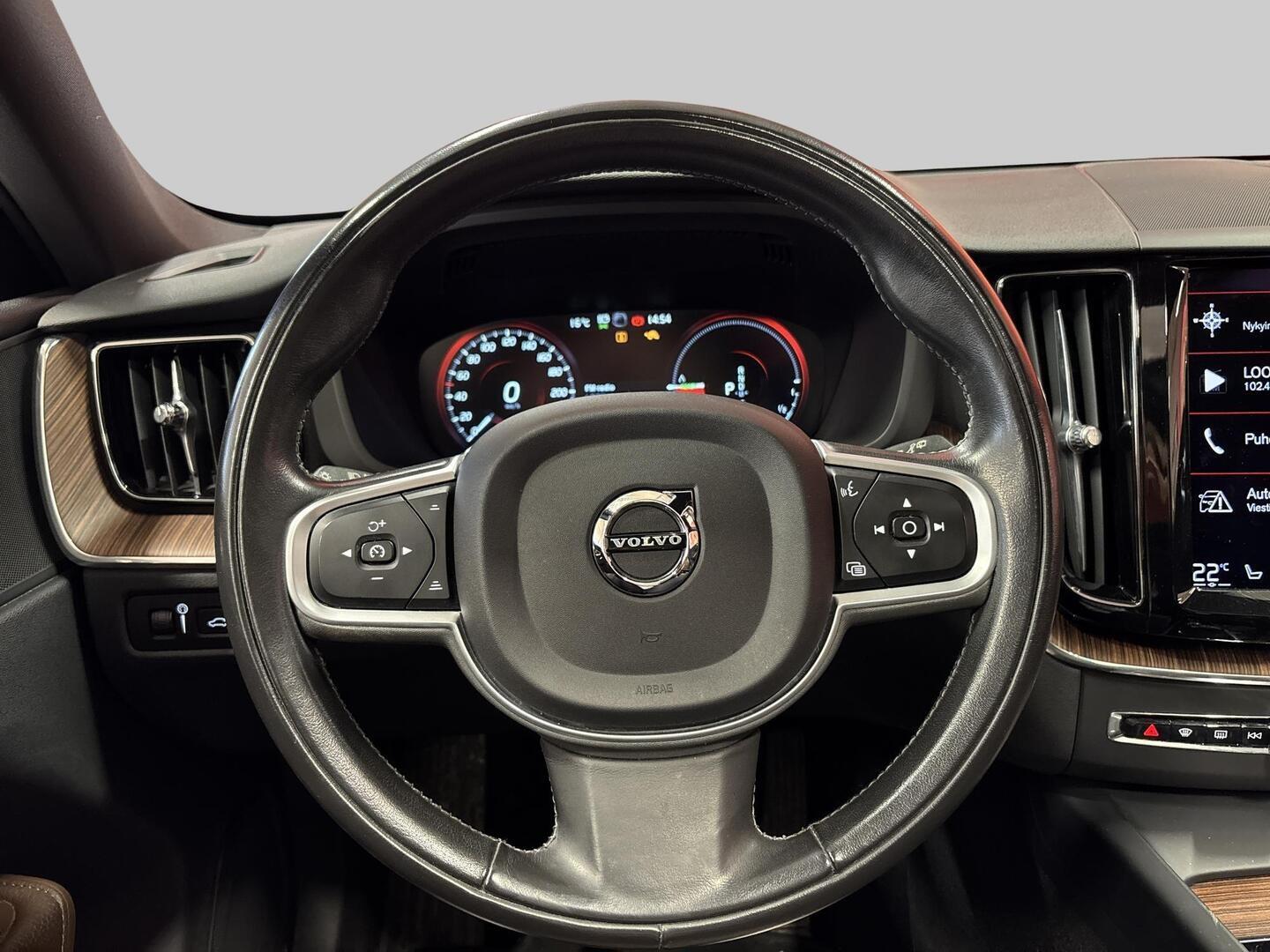 VOLVO XC60 2021