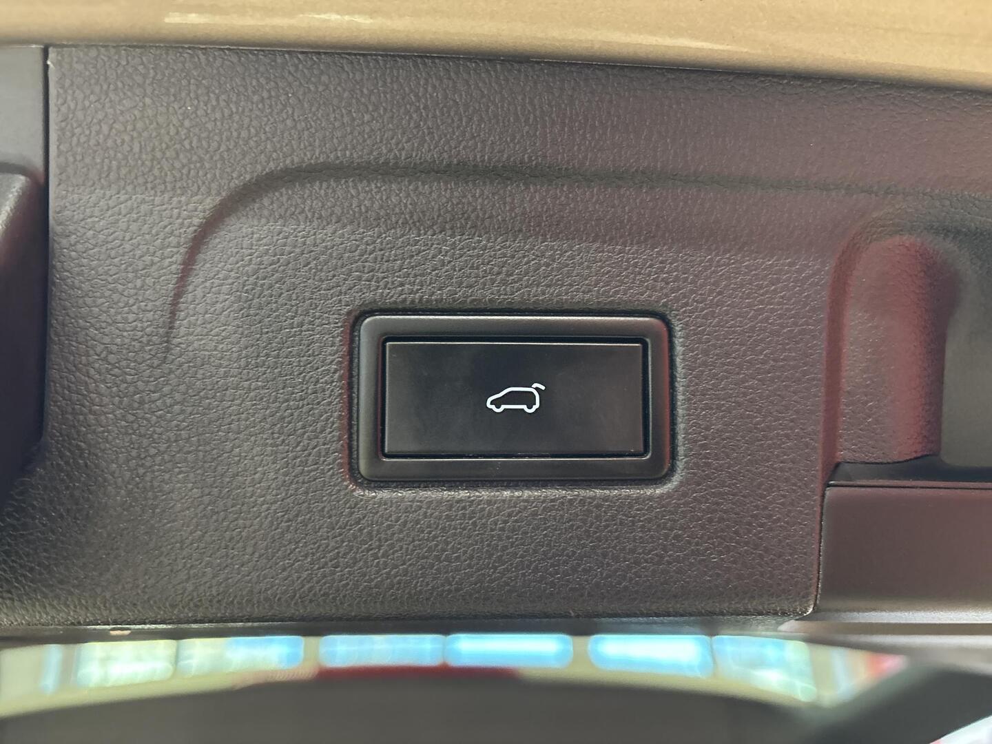 VOLKSWAGEN Touran 2016