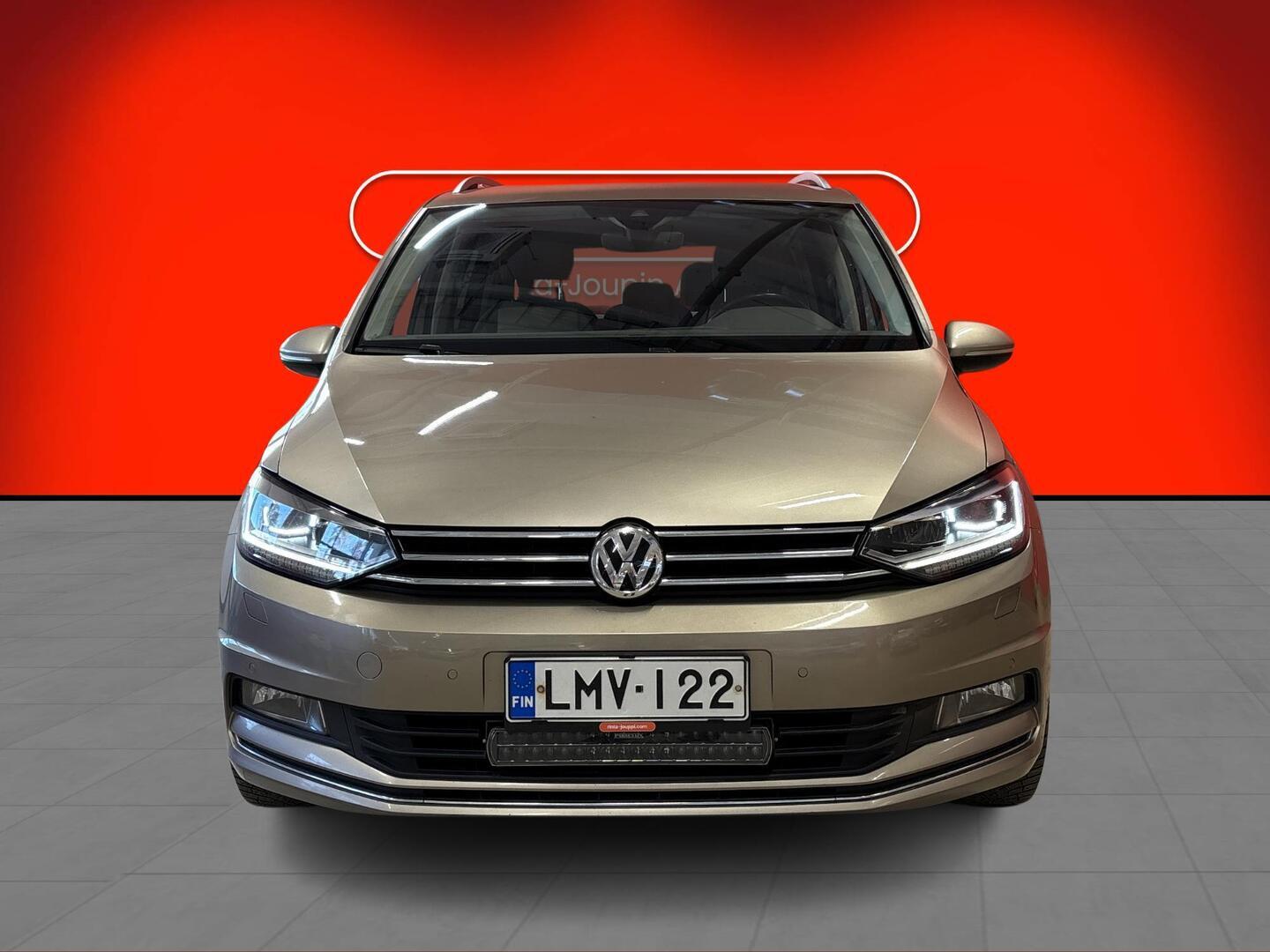 VOLKSWAGEN Touran 2016