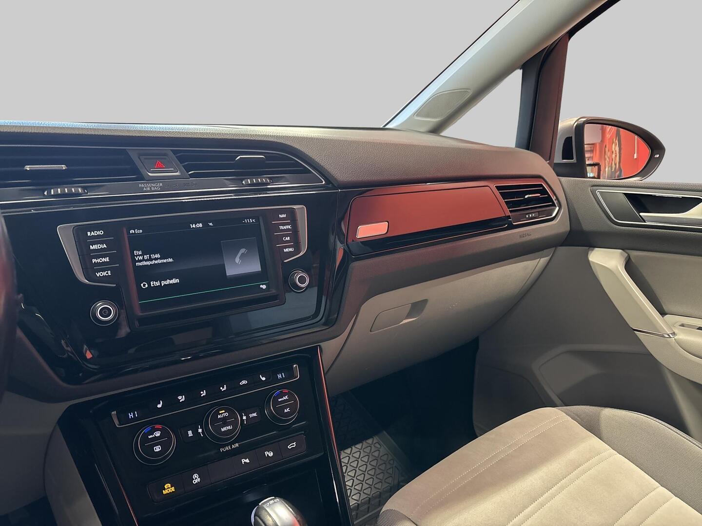 VOLKSWAGEN Touran 2016