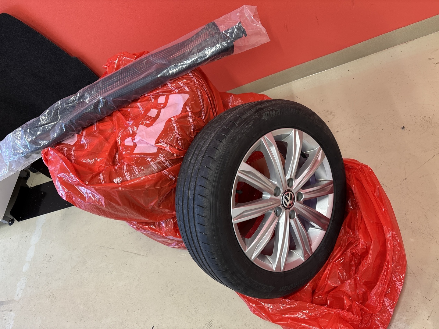 VOLKSWAGEN Touran 2016