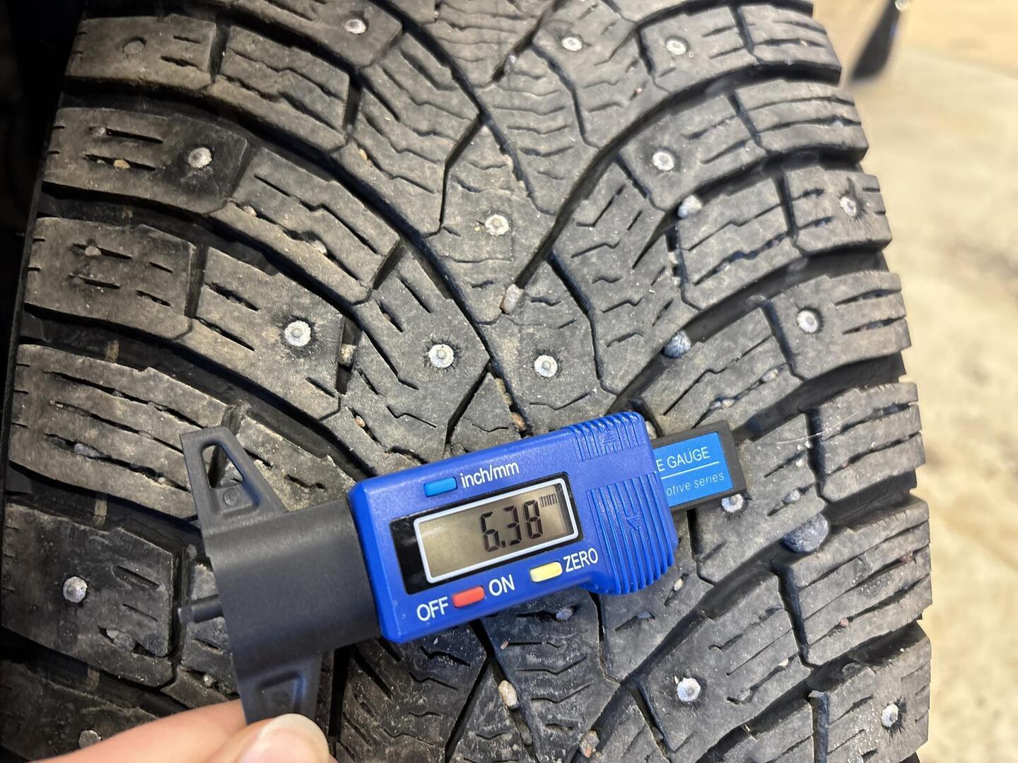 VOLKSWAGEN Touran 2016