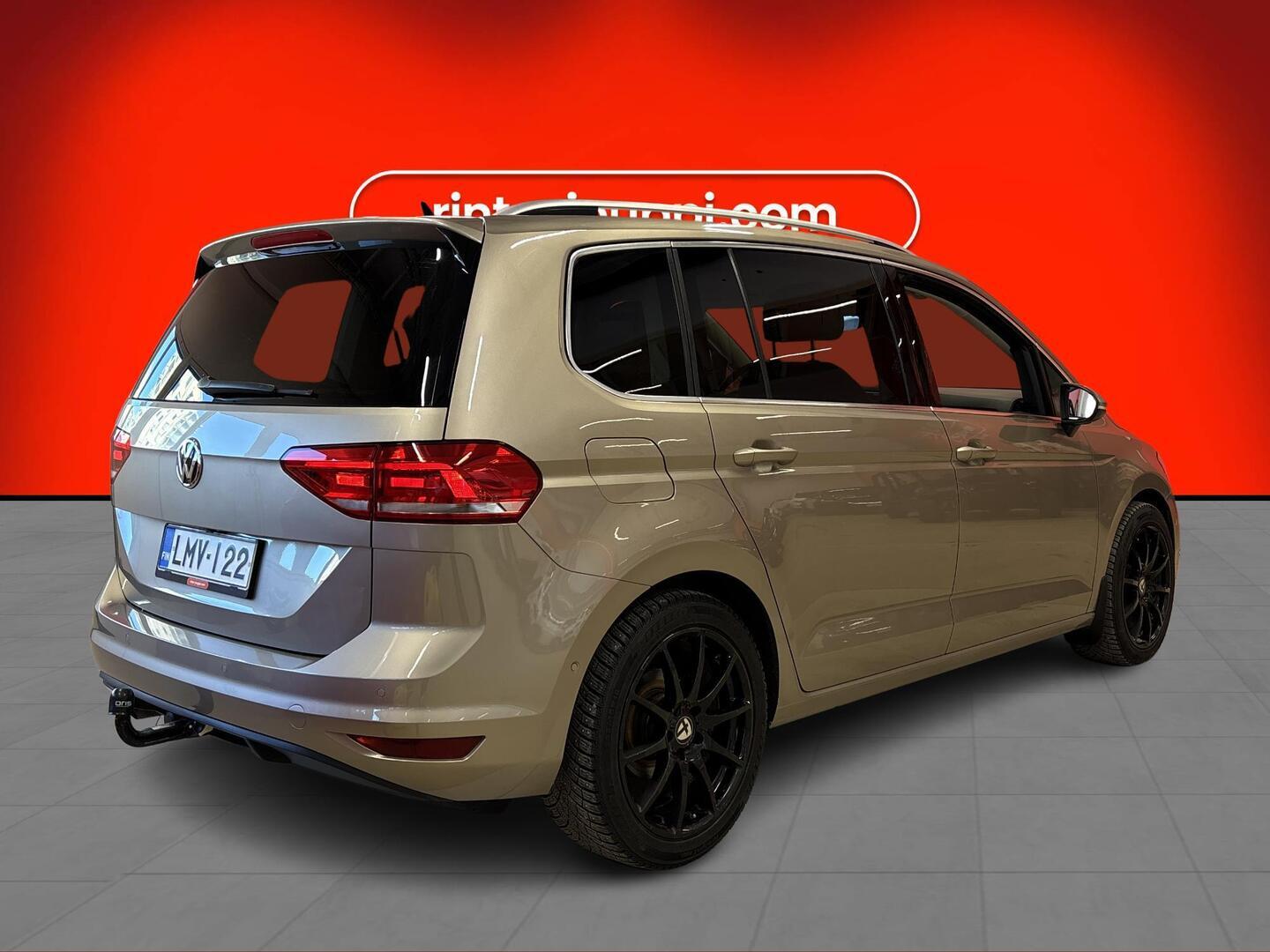 VOLKSWAGEN Touran 2016