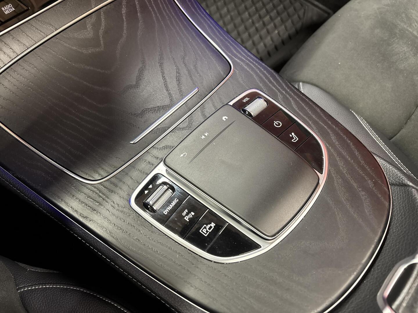 MERCEDES-BENZ E 2020