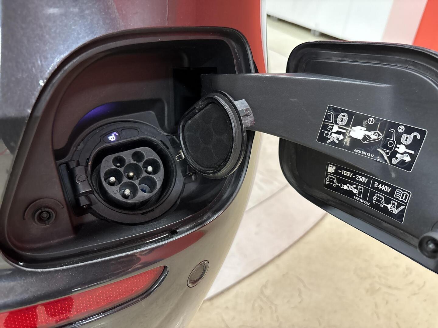 MERCEDES-BENZ E 2020