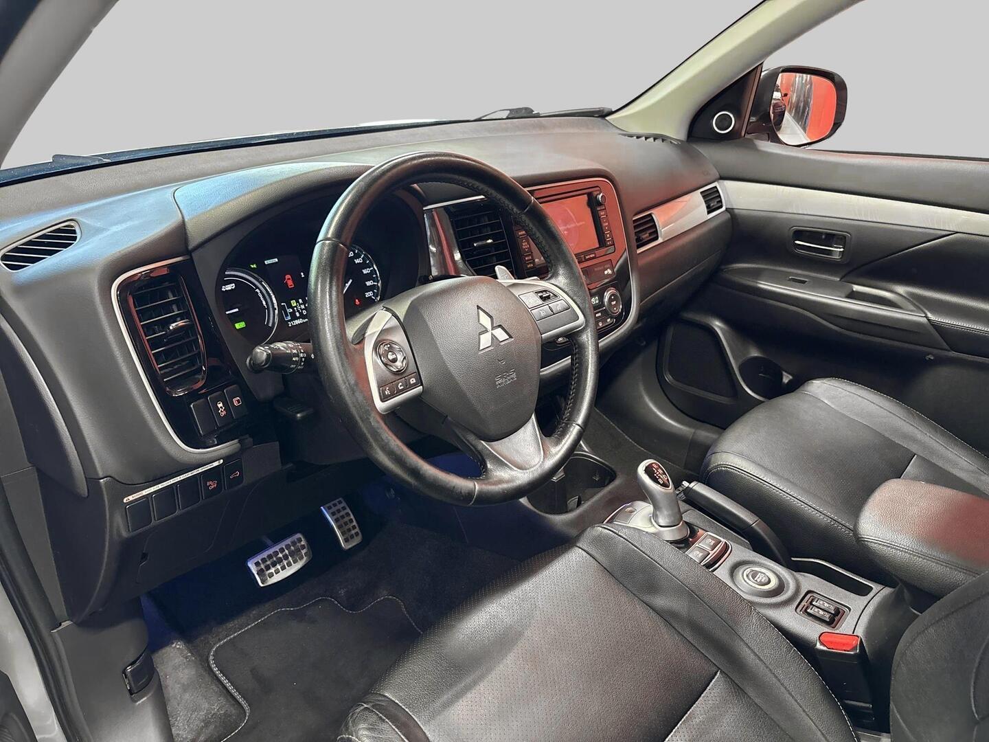 MITSUBISHI Outlander PHEV 2014