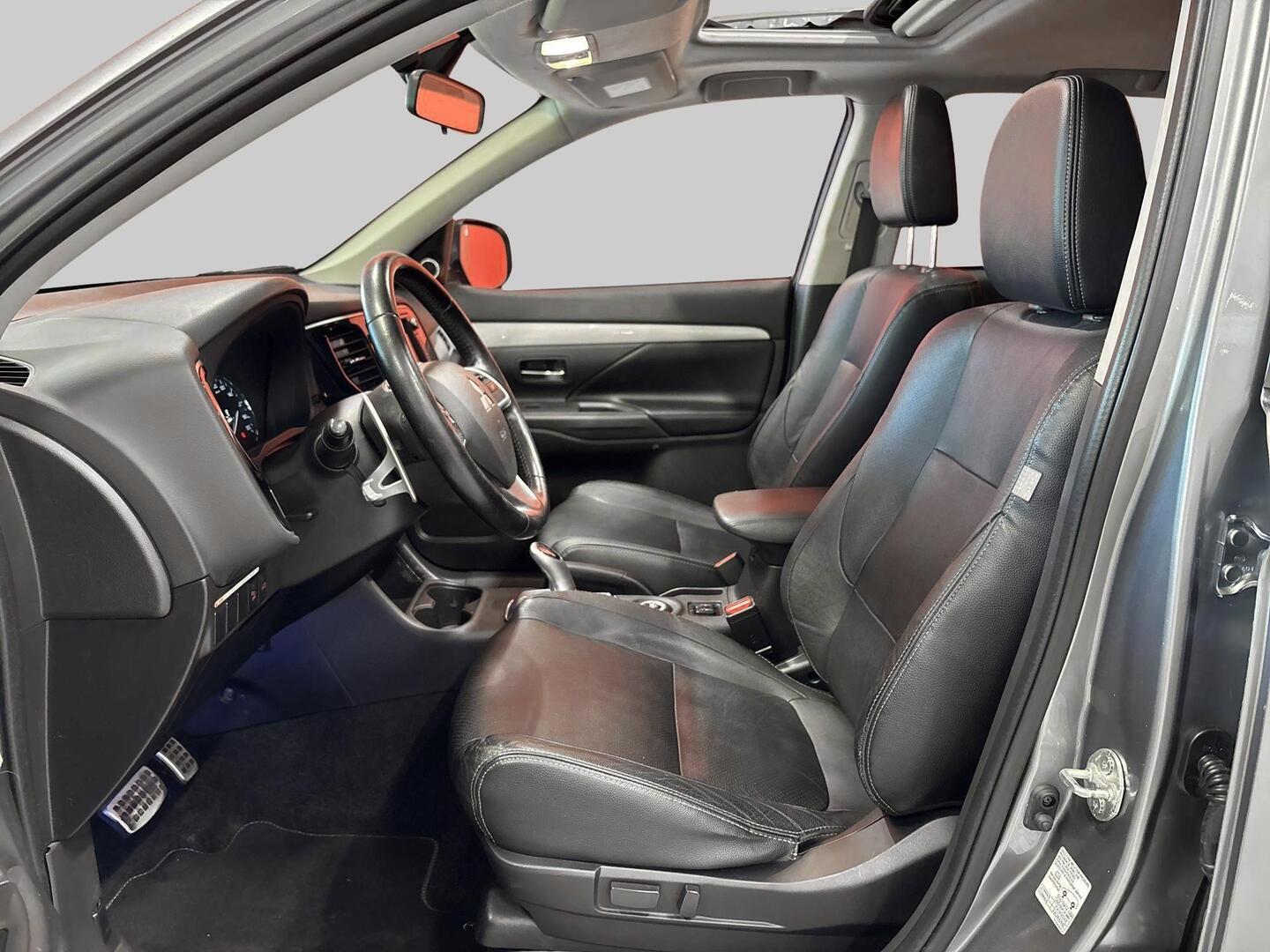 MITSUBISHI Outlander PHEV 2014