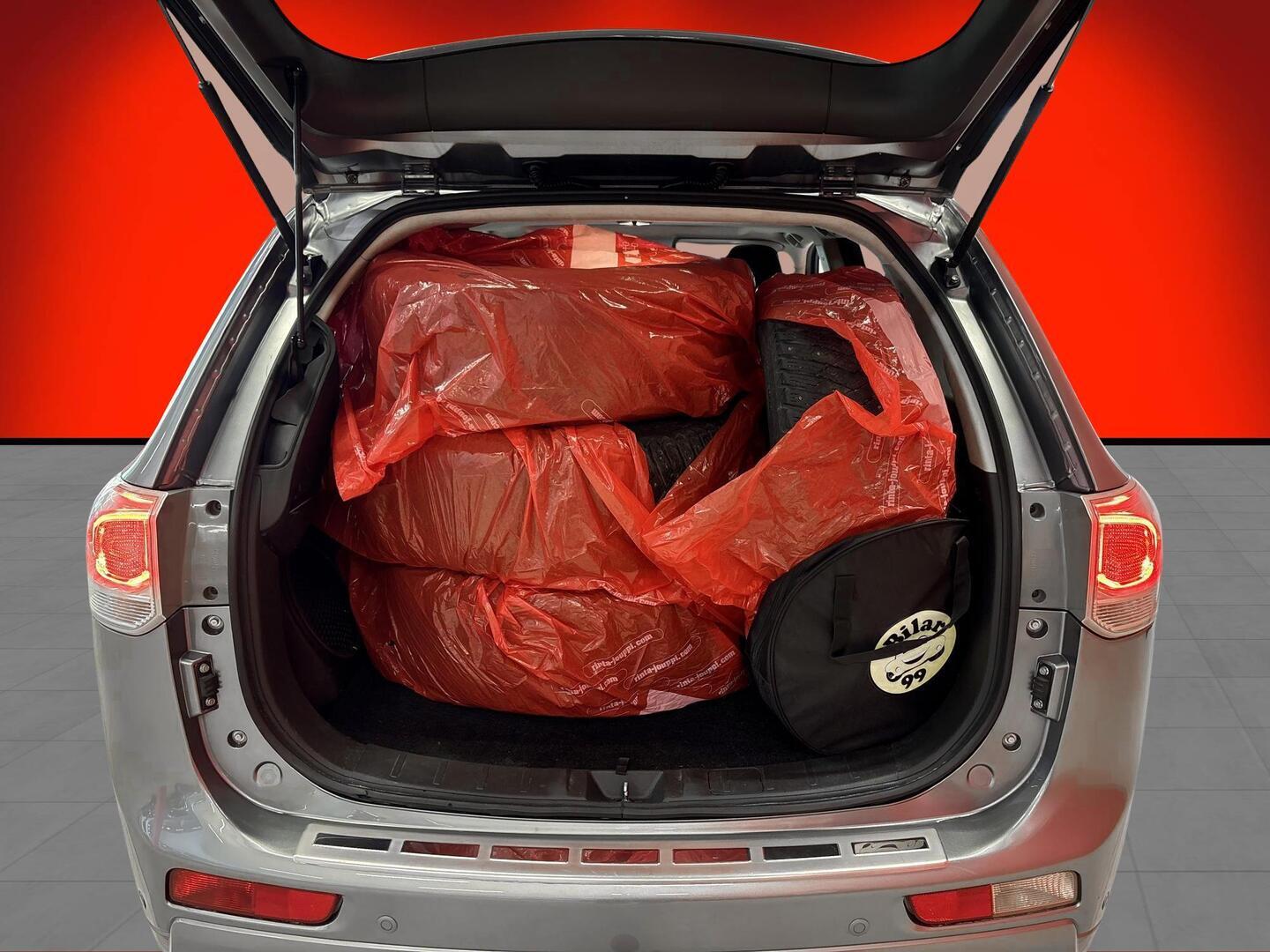 MITSUBISHI Outlander PHEV 2014