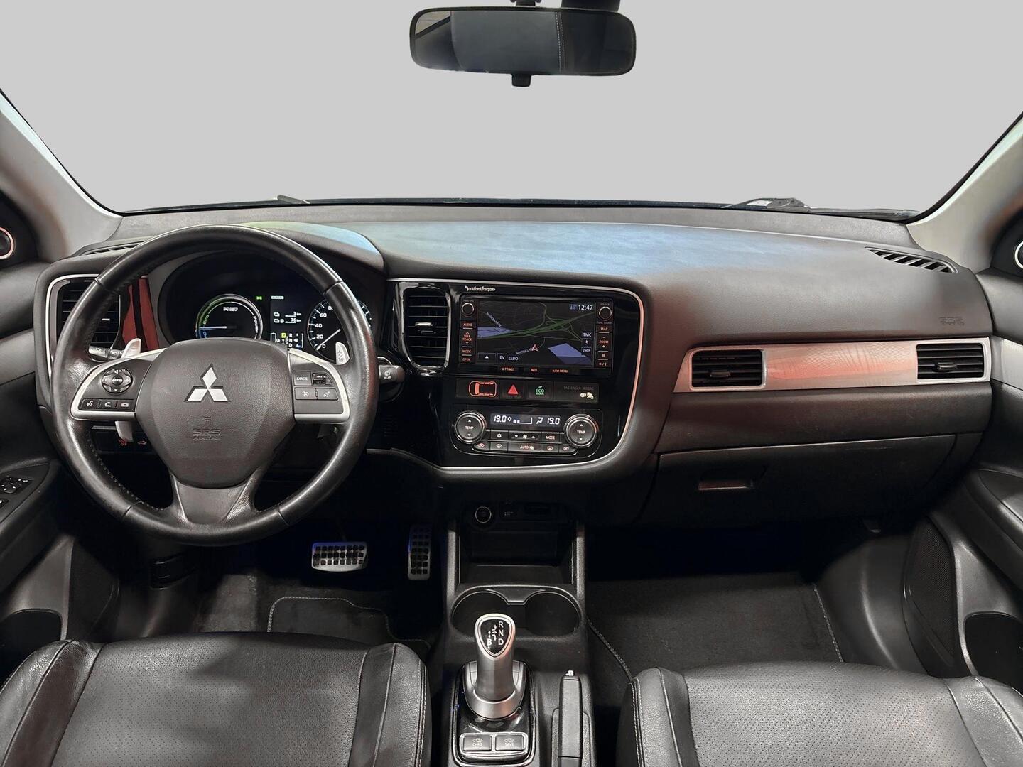 MITSUBISHI Outlander PHEV 2014