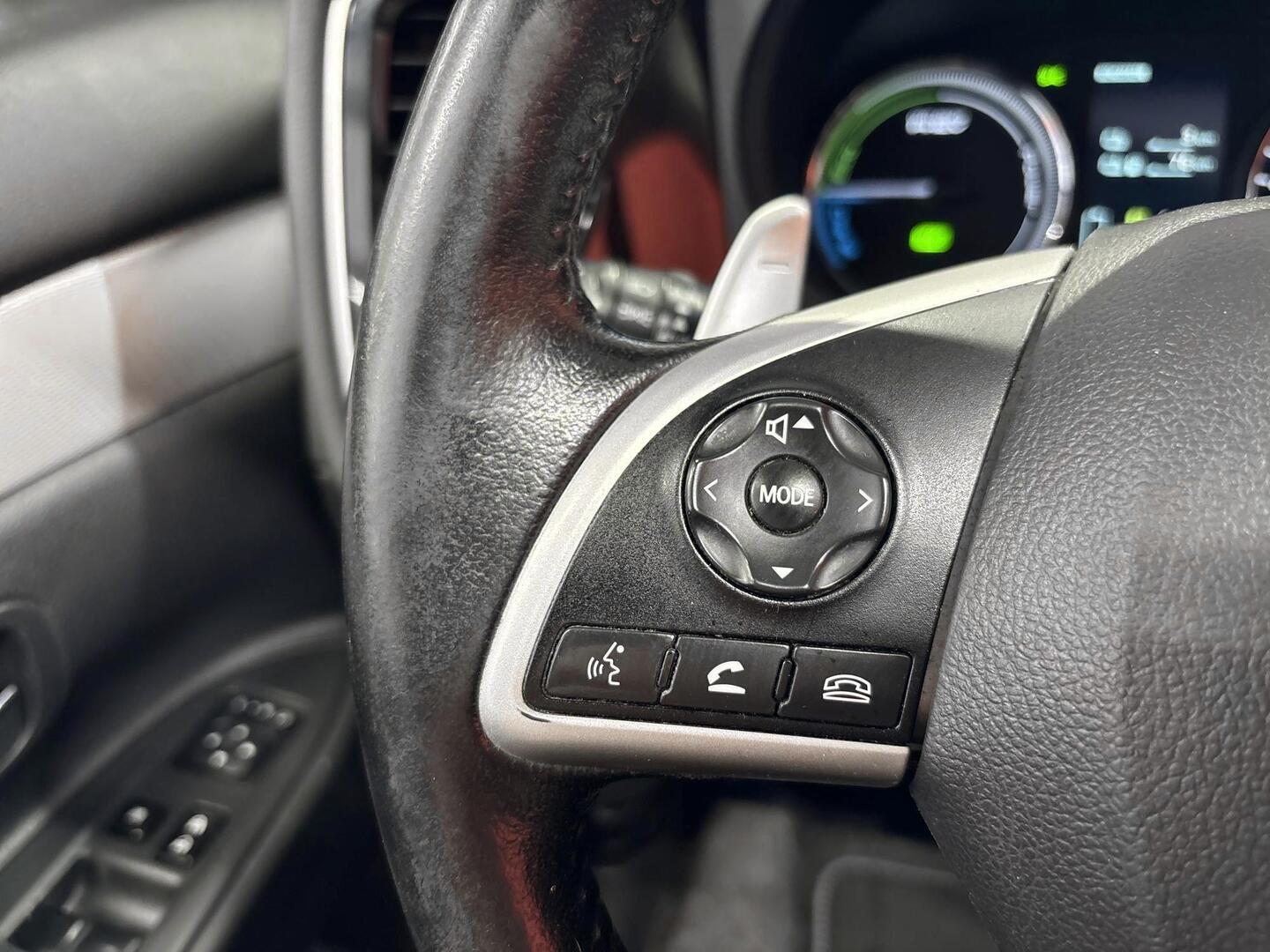 MITSUBISHI Outlander PHEV 2014