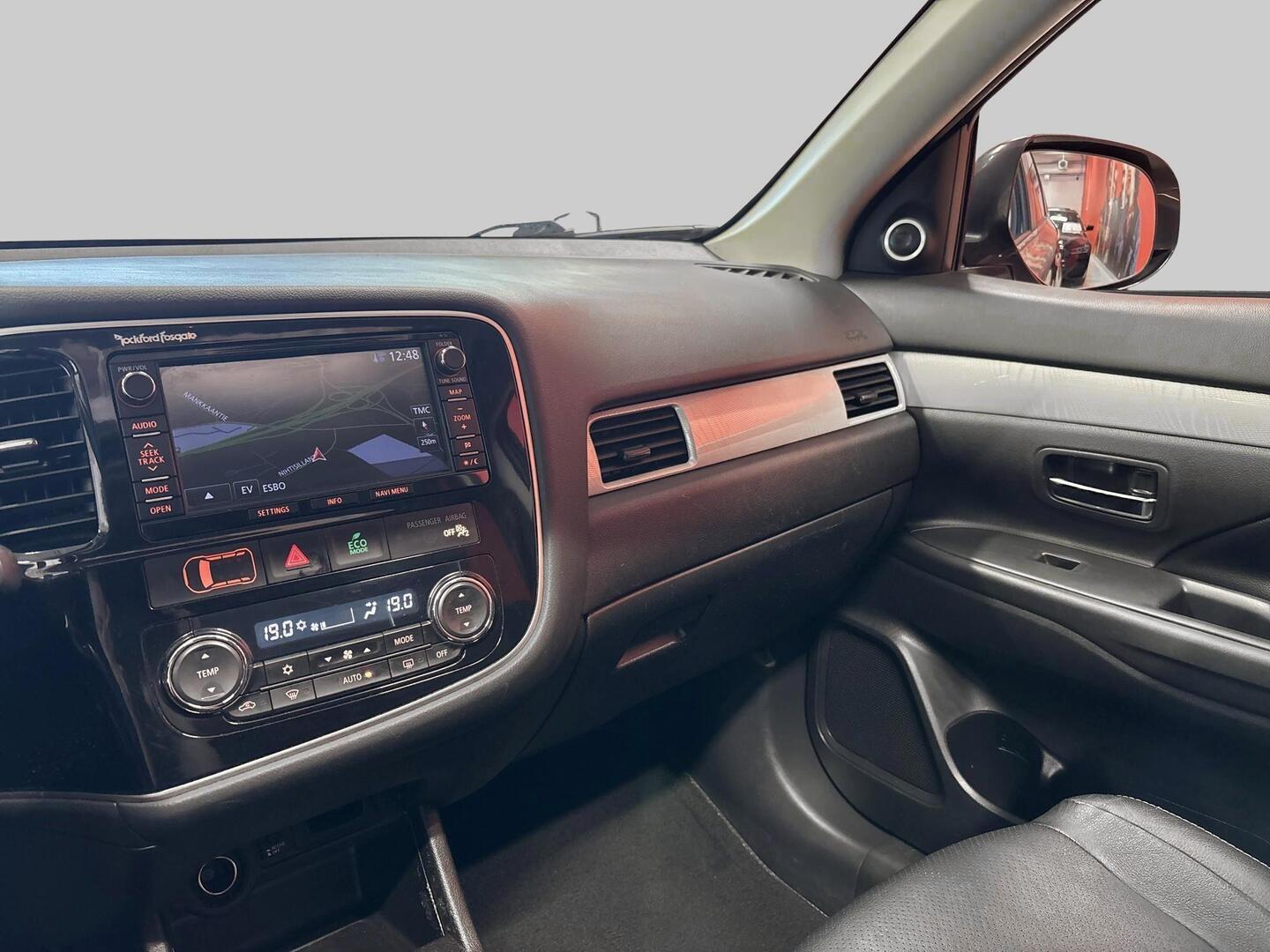 MITSUBISHI Outlander PHEV 2014