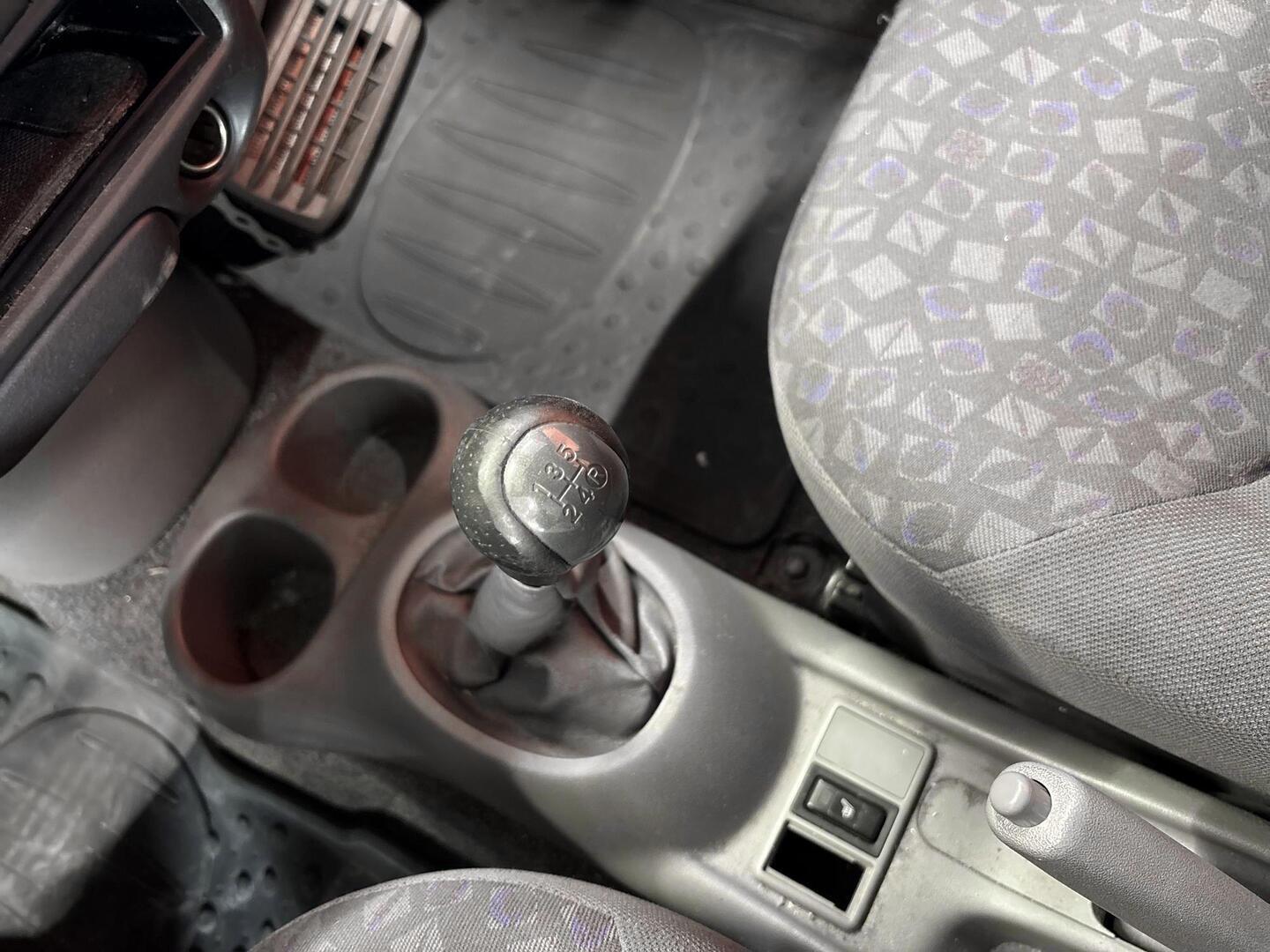 TOYOTA Yaris 2002
