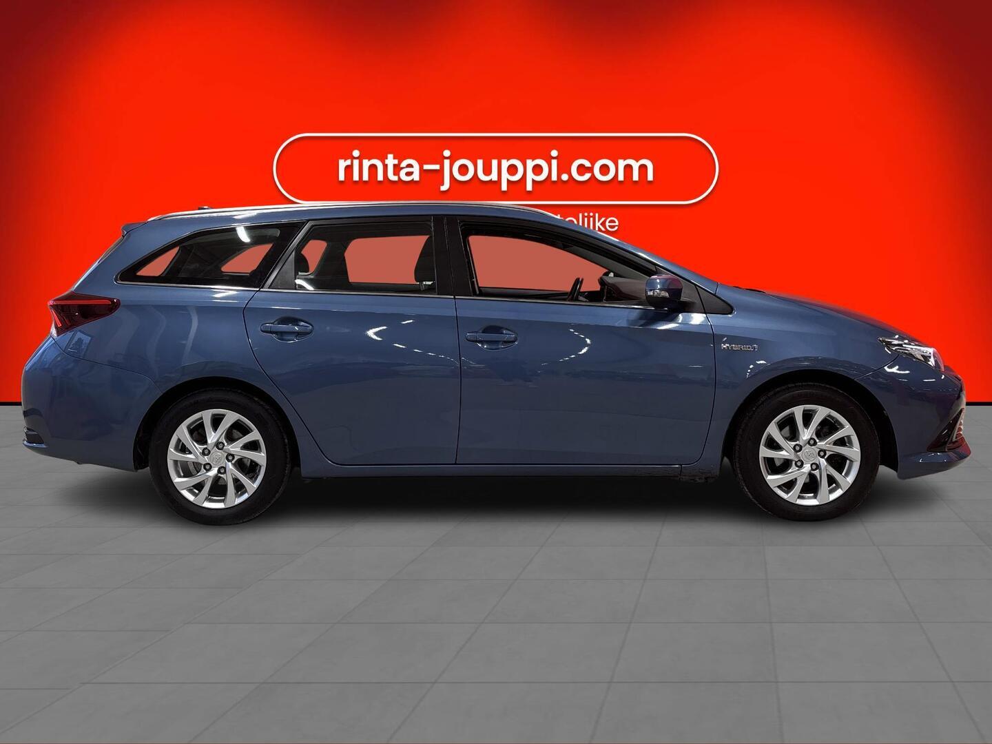 TOYOTA Auris 2016