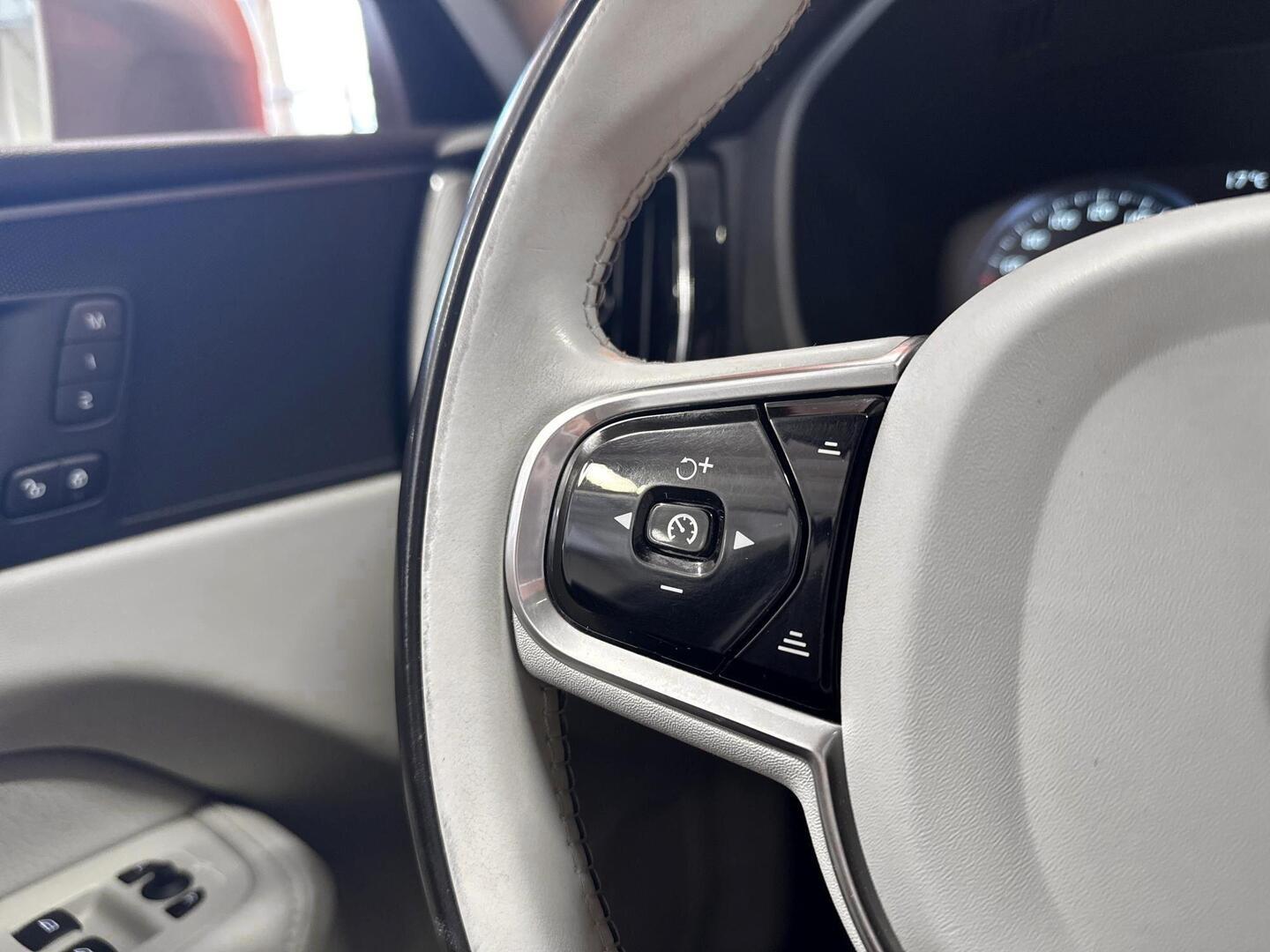 VOLVO XC60 2018