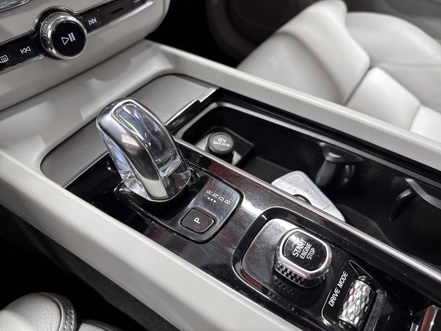 VOLVO XC60 2018