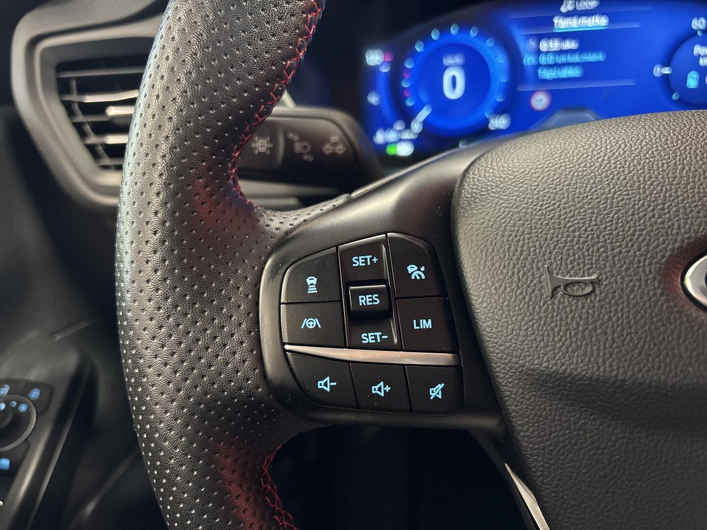 FORD Kuga 2023