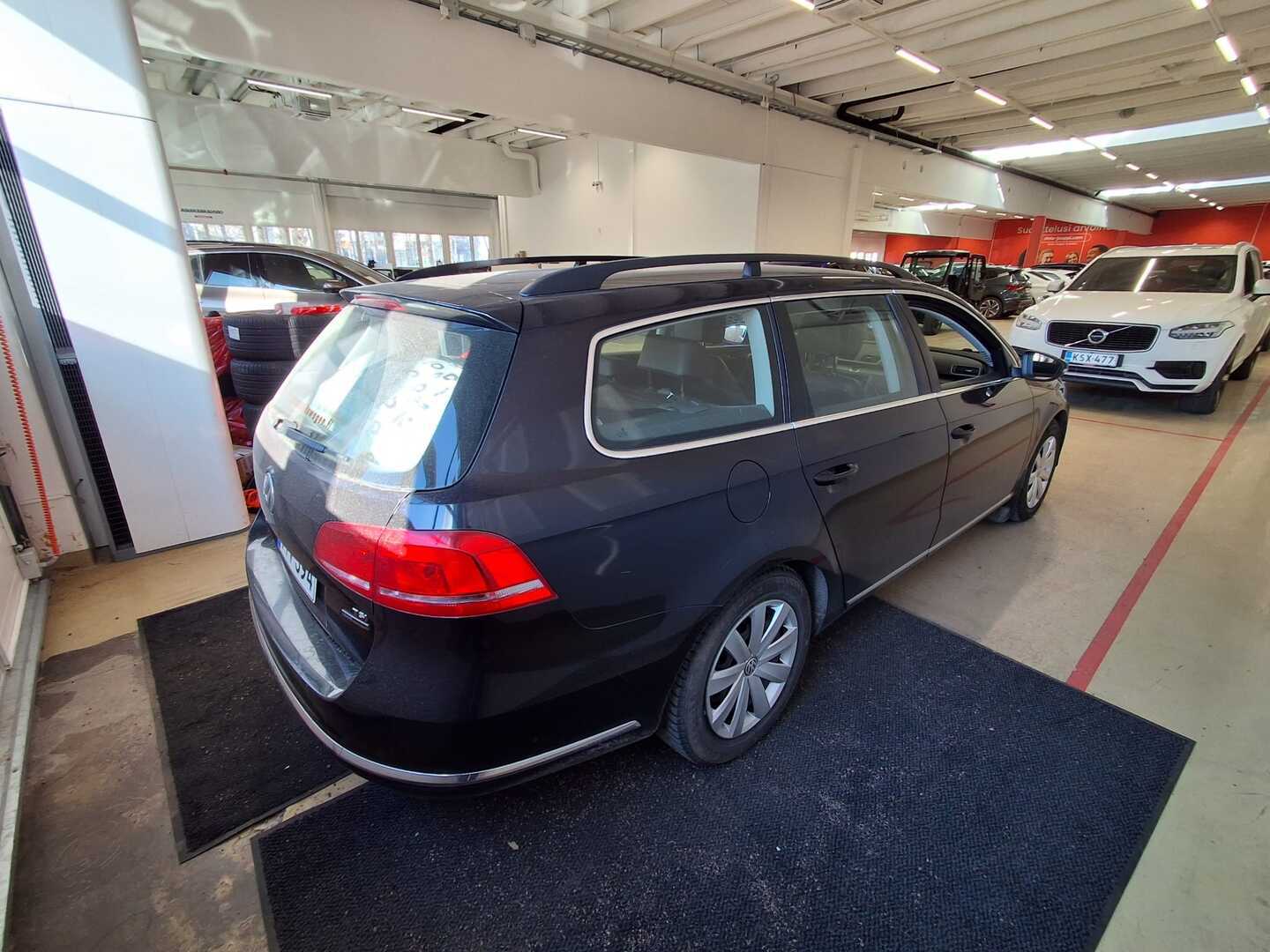 VOLKSWAGEN Passat 2011