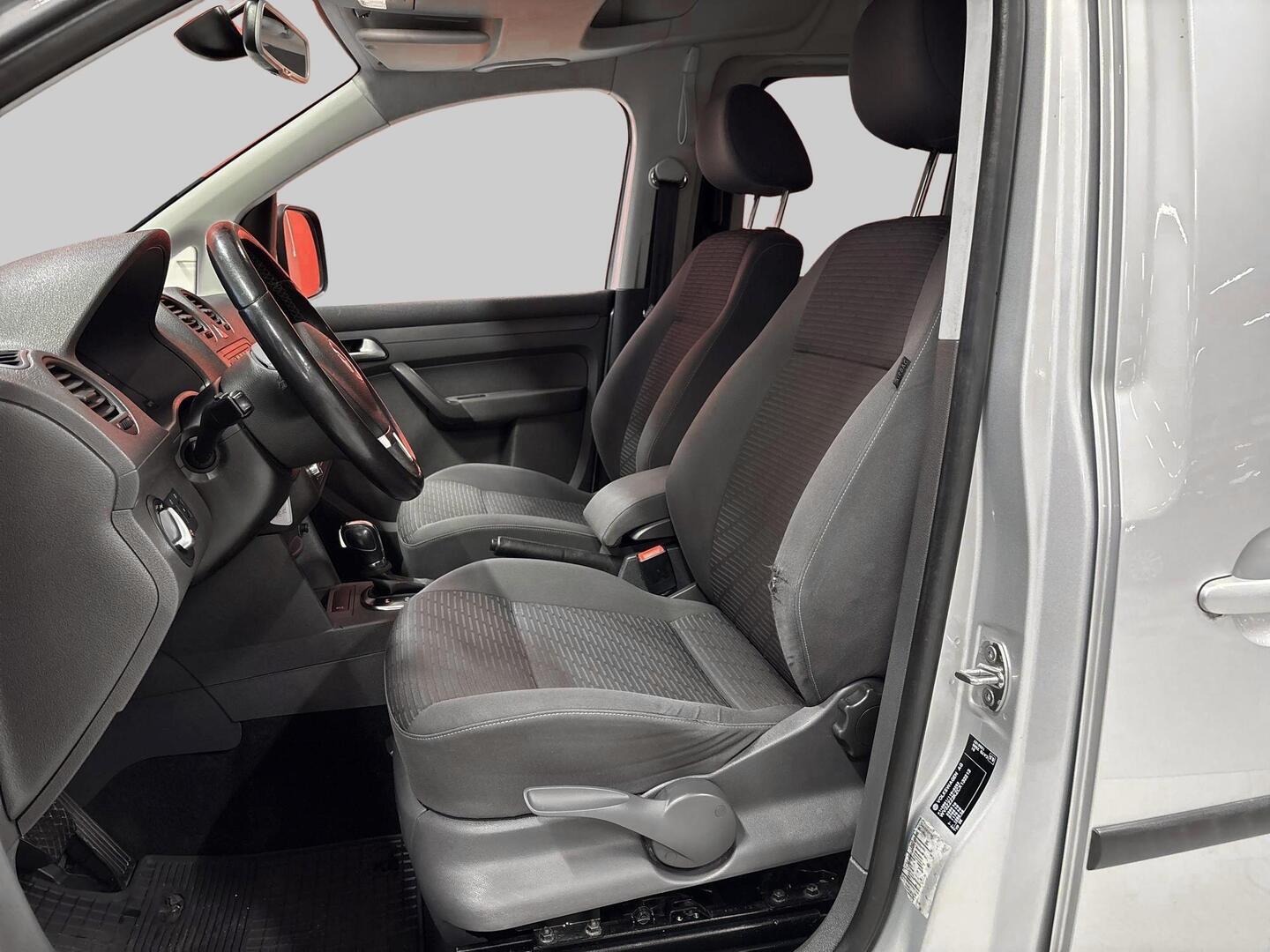 VOLKSWAGEN Caddy Maxi 2012