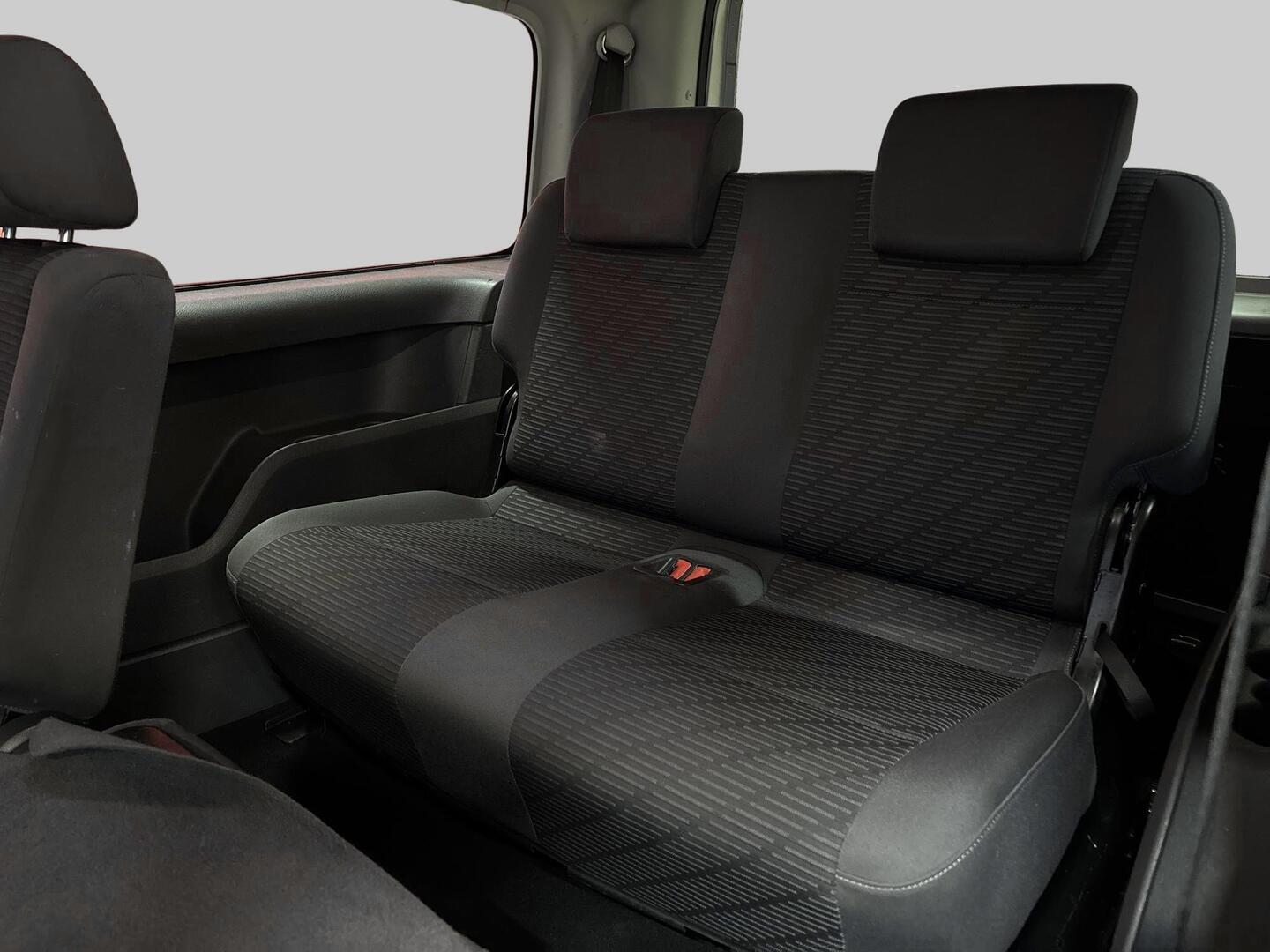 VOLKSWAGEN Caddy Maxi 2012