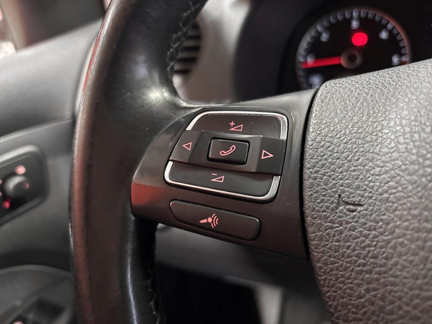 VOLKSWAGEN Caddy Maxi 2012