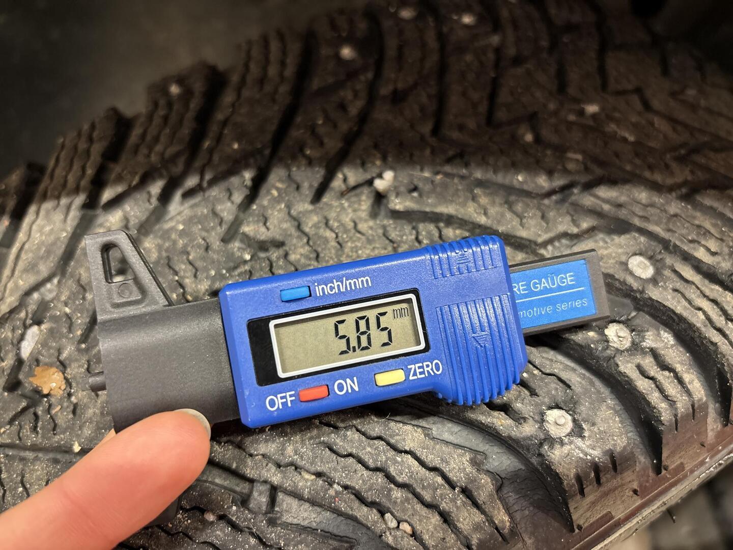 VOLKSWAGEN Caddy Maxi 2012