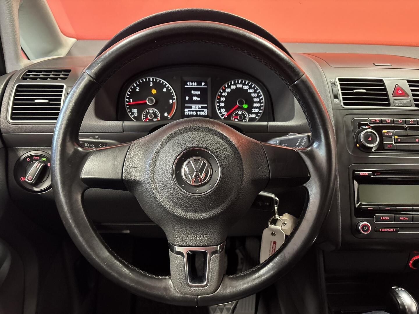 VOLKSWAGEN Touran 2011