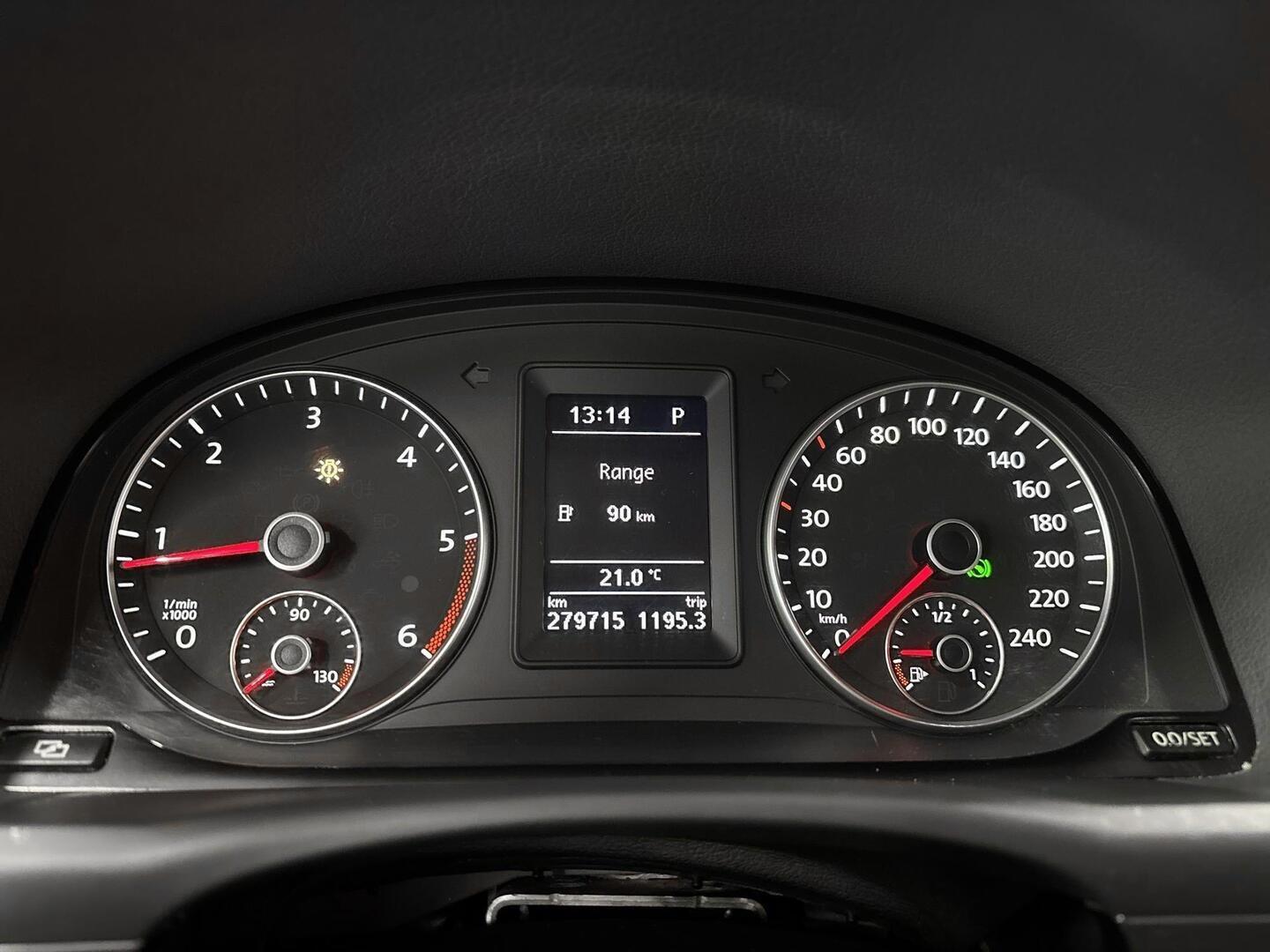 VOLKSWAGEN Touran 2011