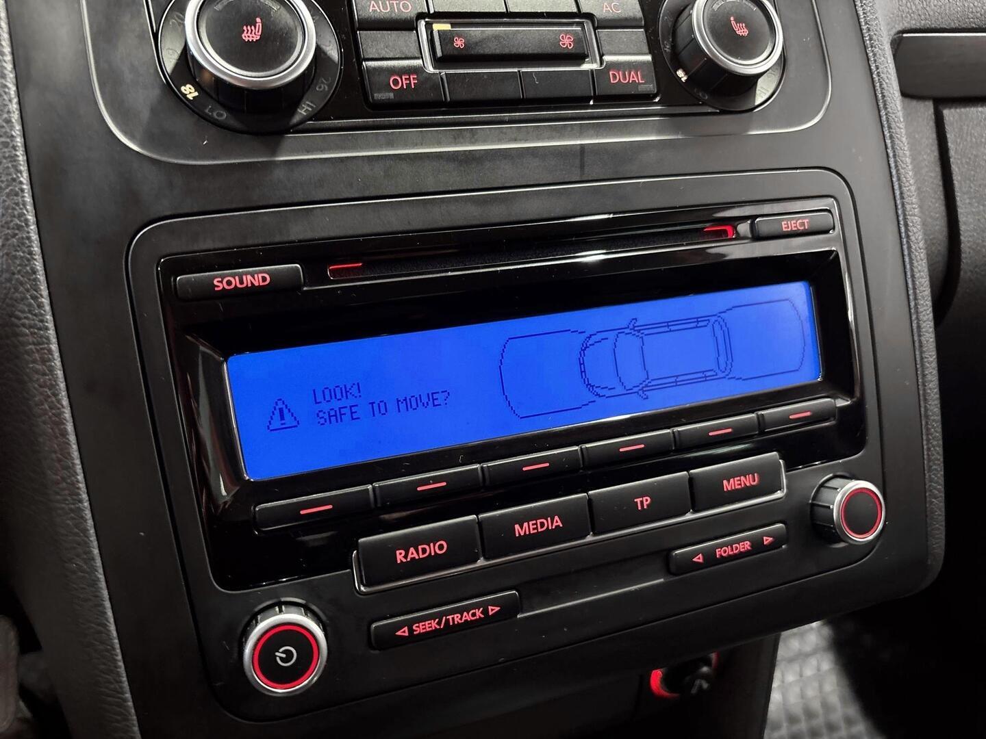 VOLKSWAGEN Touran 2011