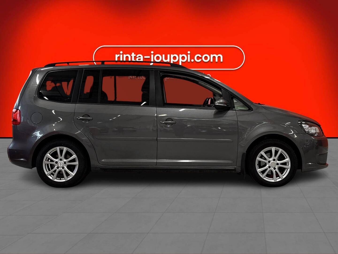 VOLKSWAGEN Touran 2011