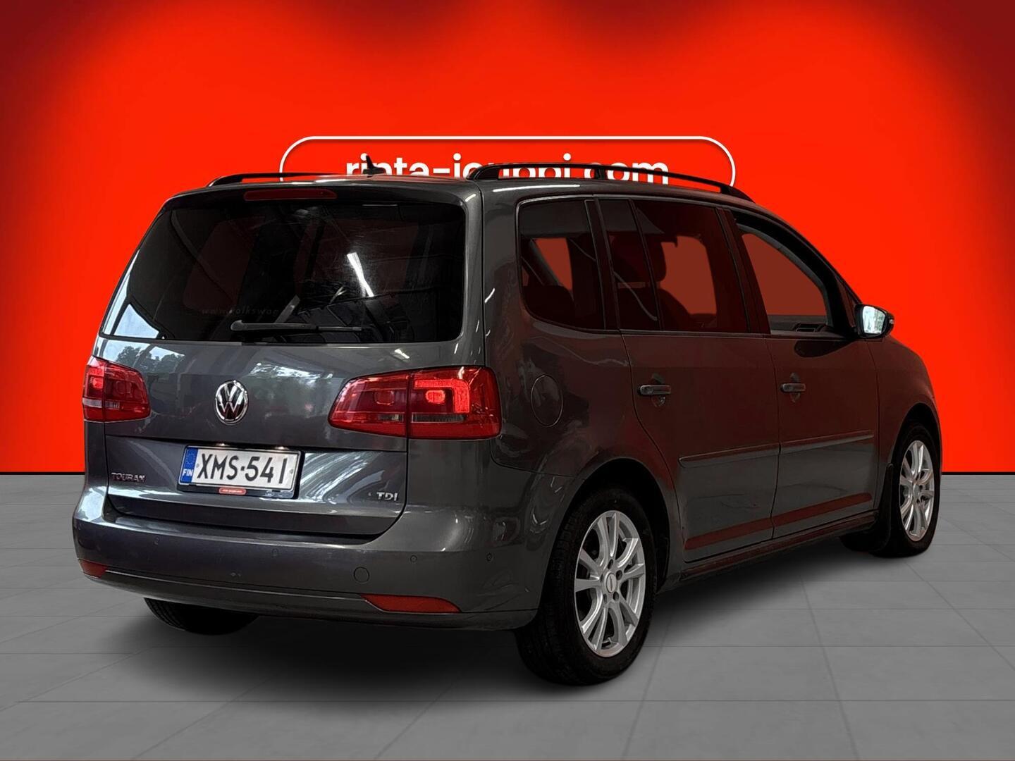 VOLKSWAGEN Touran 2011