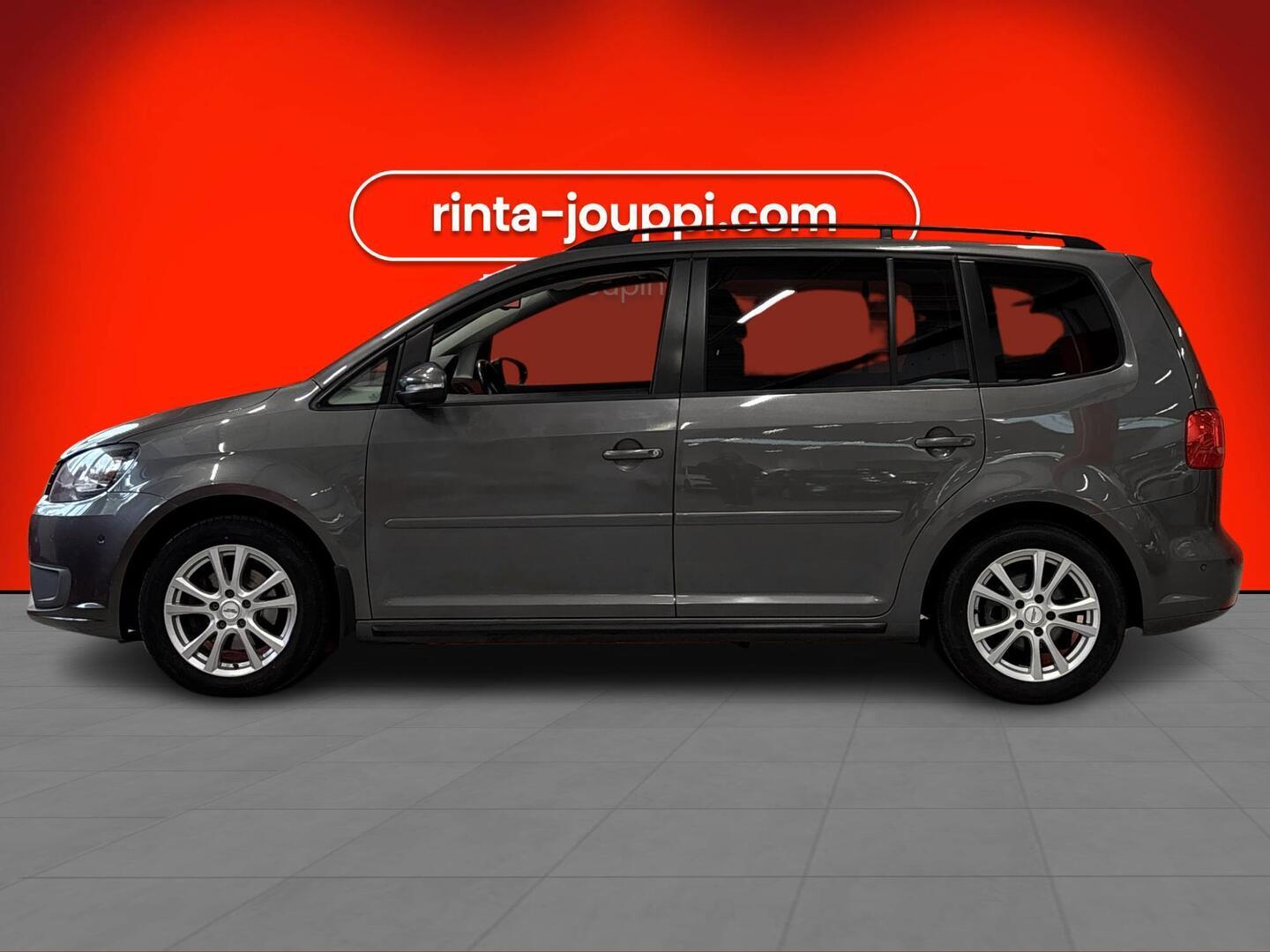 VOLKSWAGEN Touran 2011