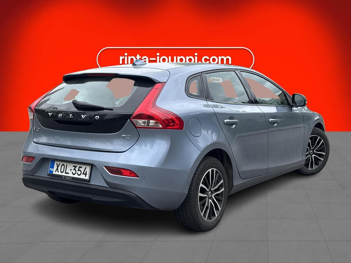 VOLVO V40 2018