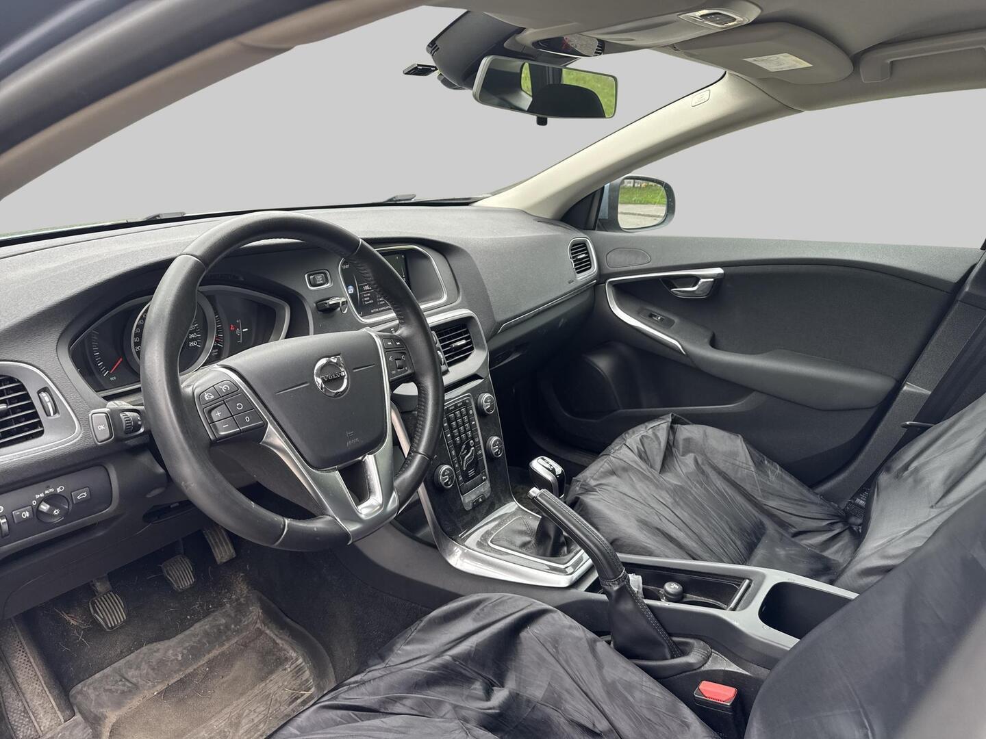 VOLVO V40 2018