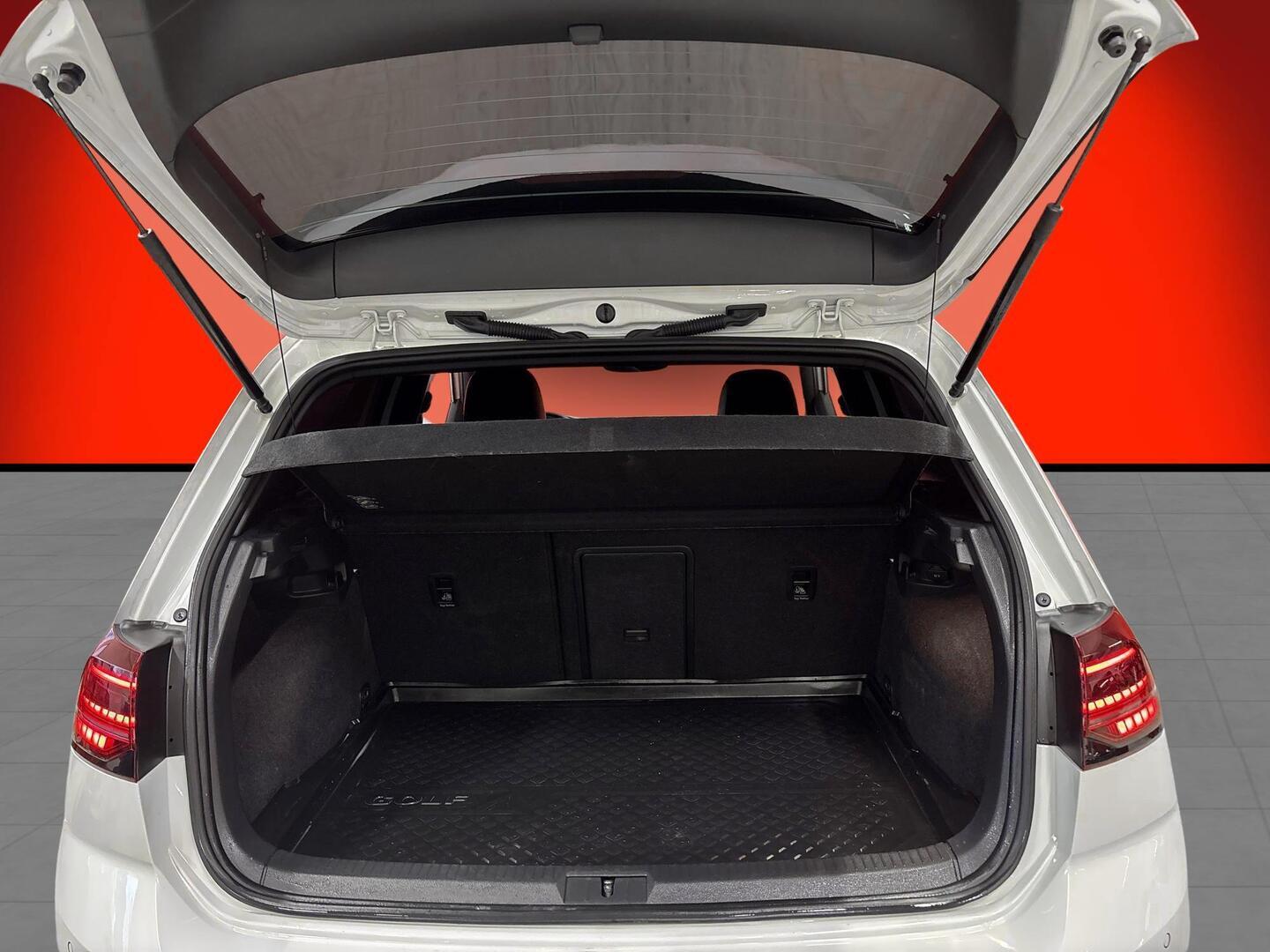 VOLKSWAGEN Golf 2018