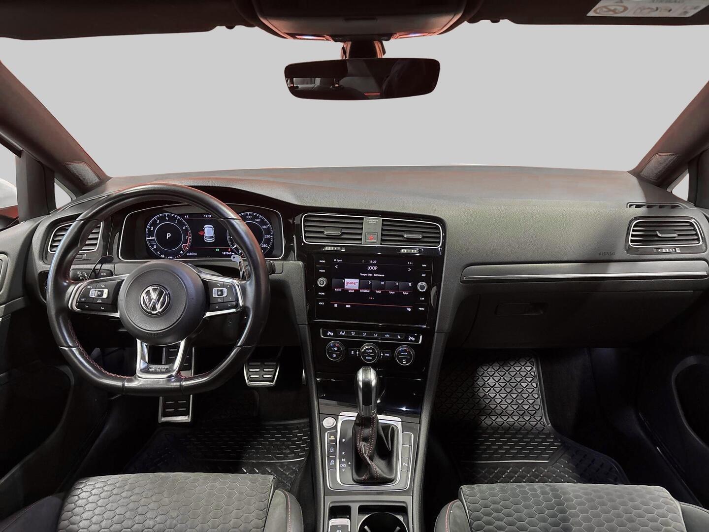 VOLKSWAGEN Golf 2018