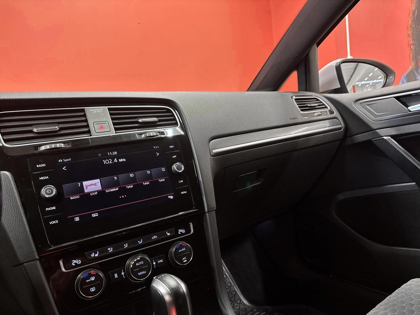 VOLKSWAGEN Golf 2018