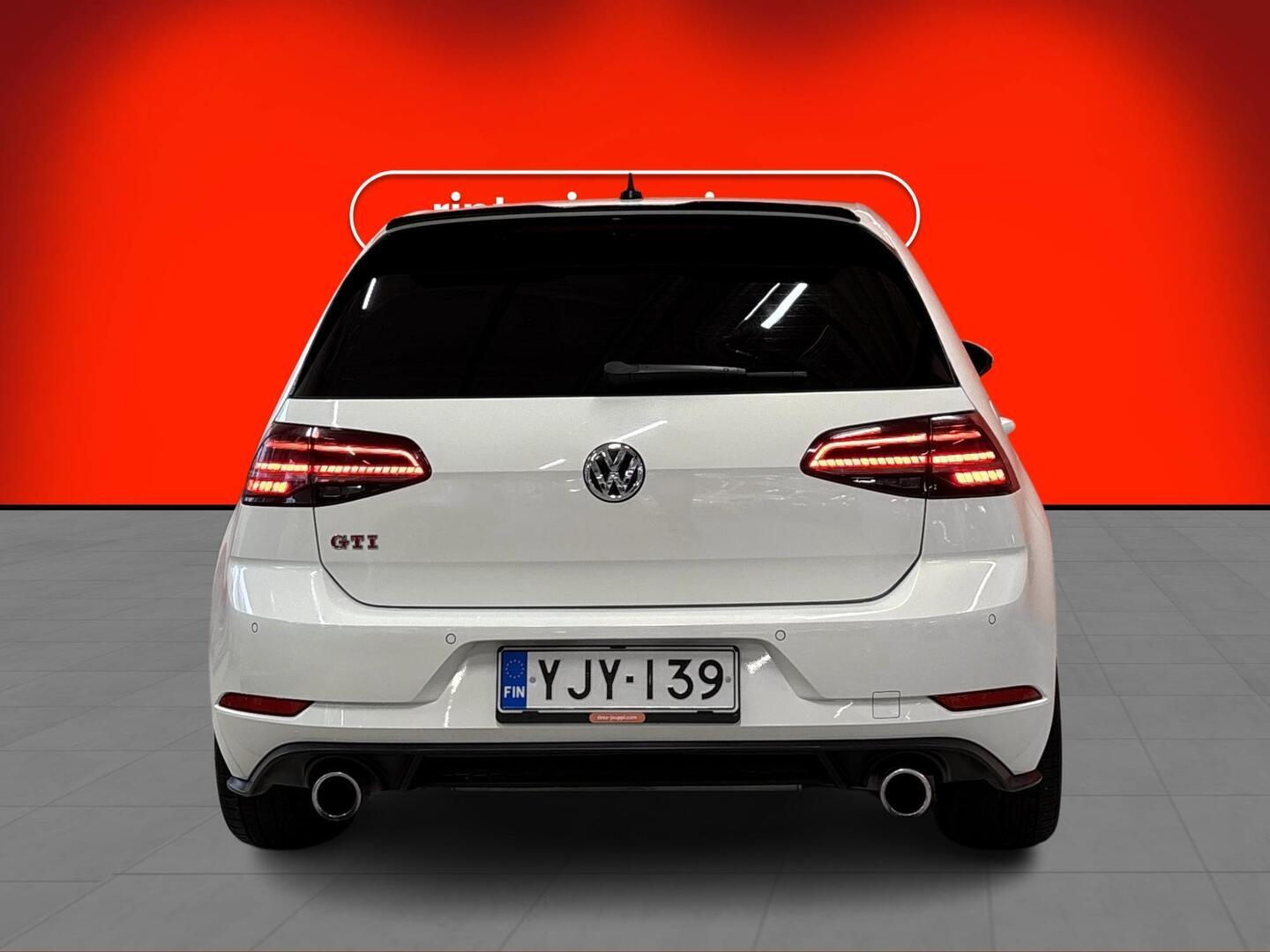 VOLKSWAGEN Golf 2018