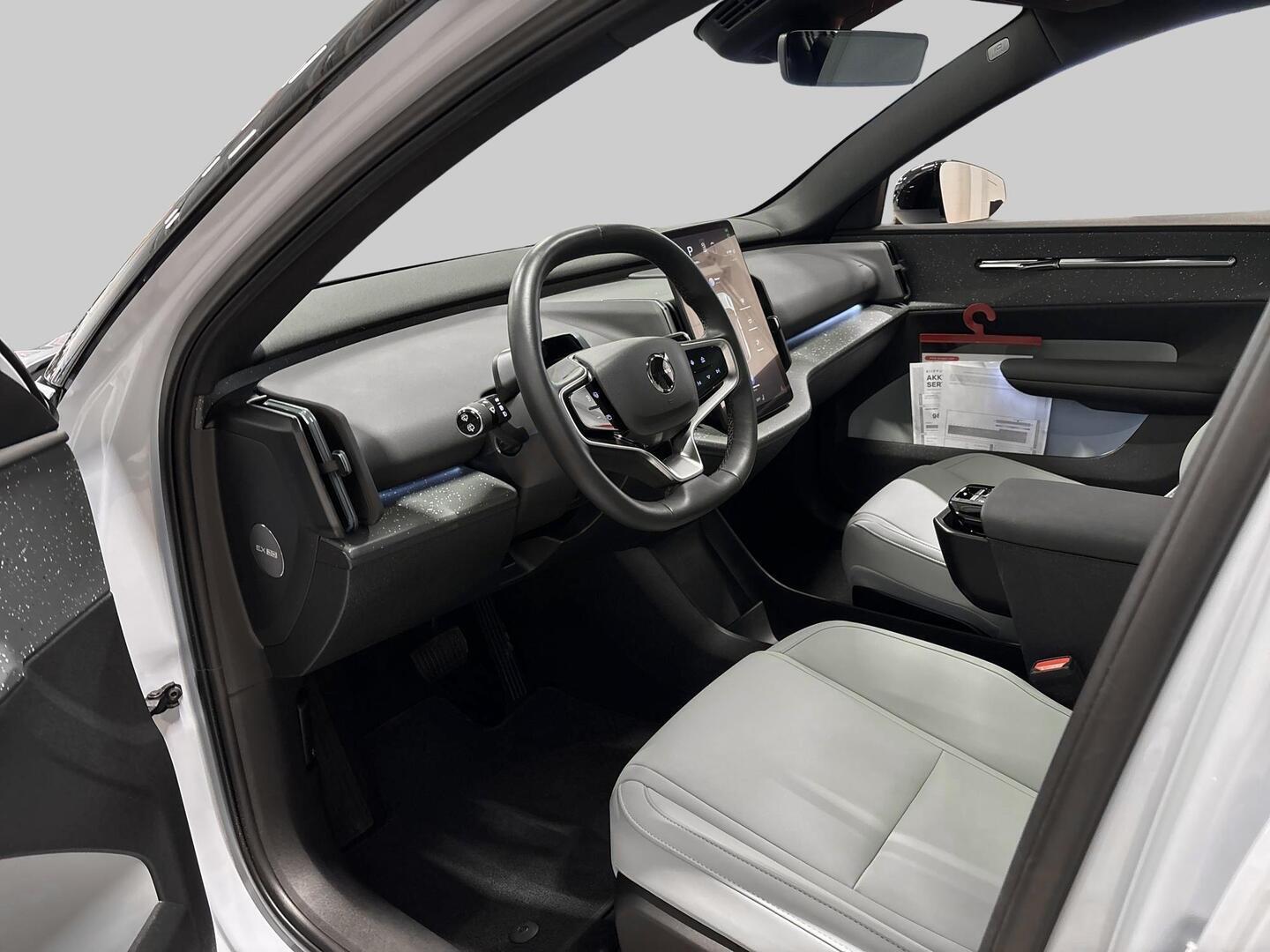 VOLVO EX30 2024