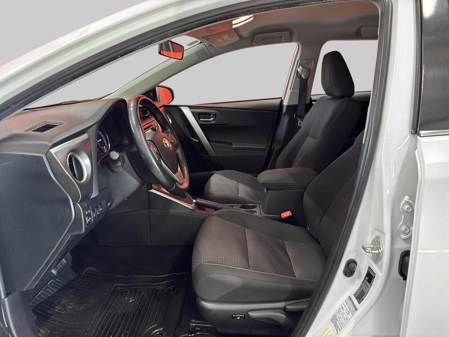 TOYOTA Auris 2013