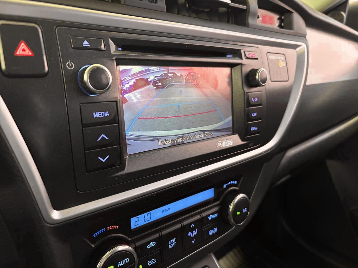 TOYOTA Auris 2013