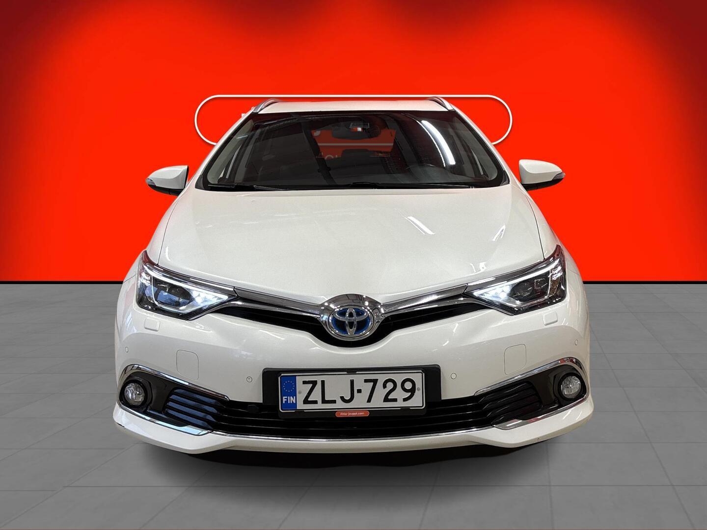 TOYOTA Auris 2016