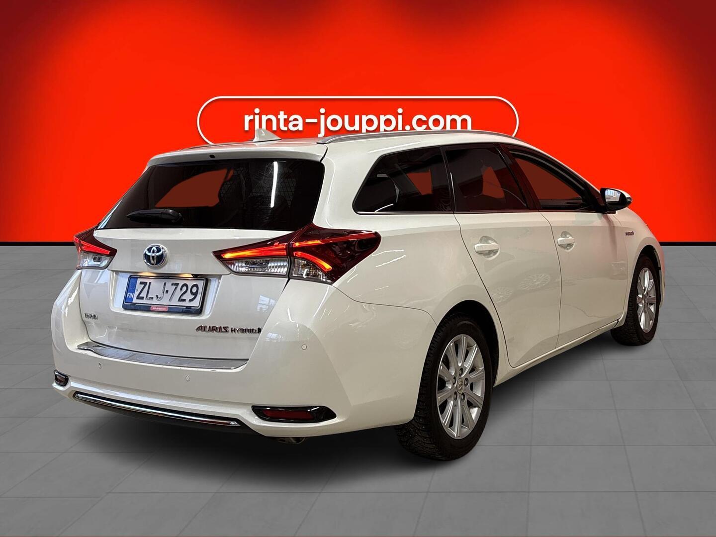 TOYOTA Auris 2016